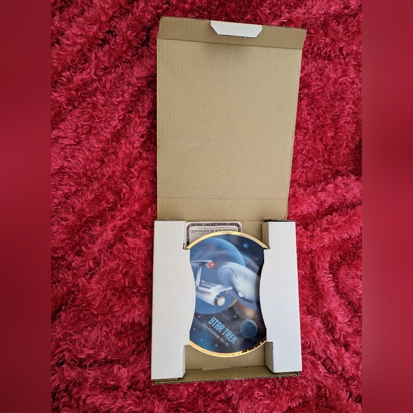 Star Trek U.S.S. Enterprise NCC-1701 Commemorative Plate - Picture 8 of 9